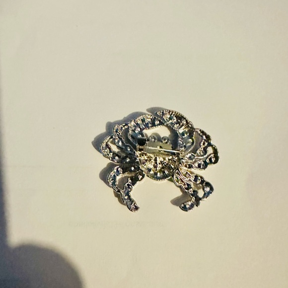 Sparkling Silver Tone Crab Brooch - Picture 2 of 2